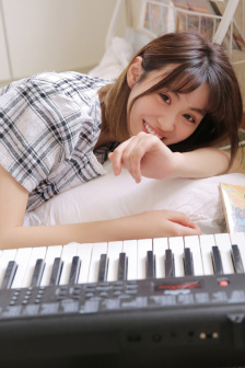 第一次接吻的女生